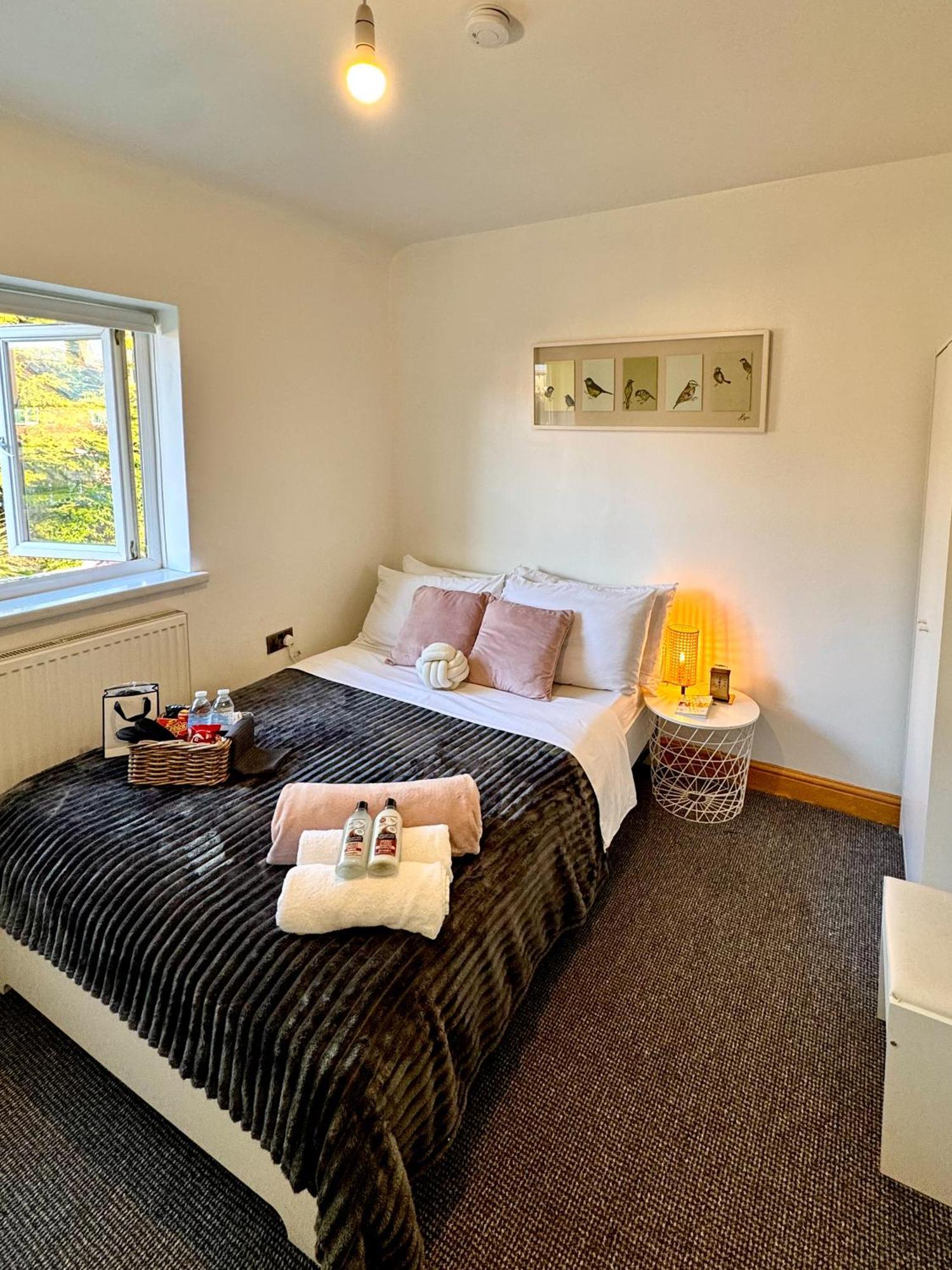 Appartamento Contractor Haven- 3Bdr Crew House, Free Parking, Fast Wifi & Private Garden Nottingham Esterno foto
