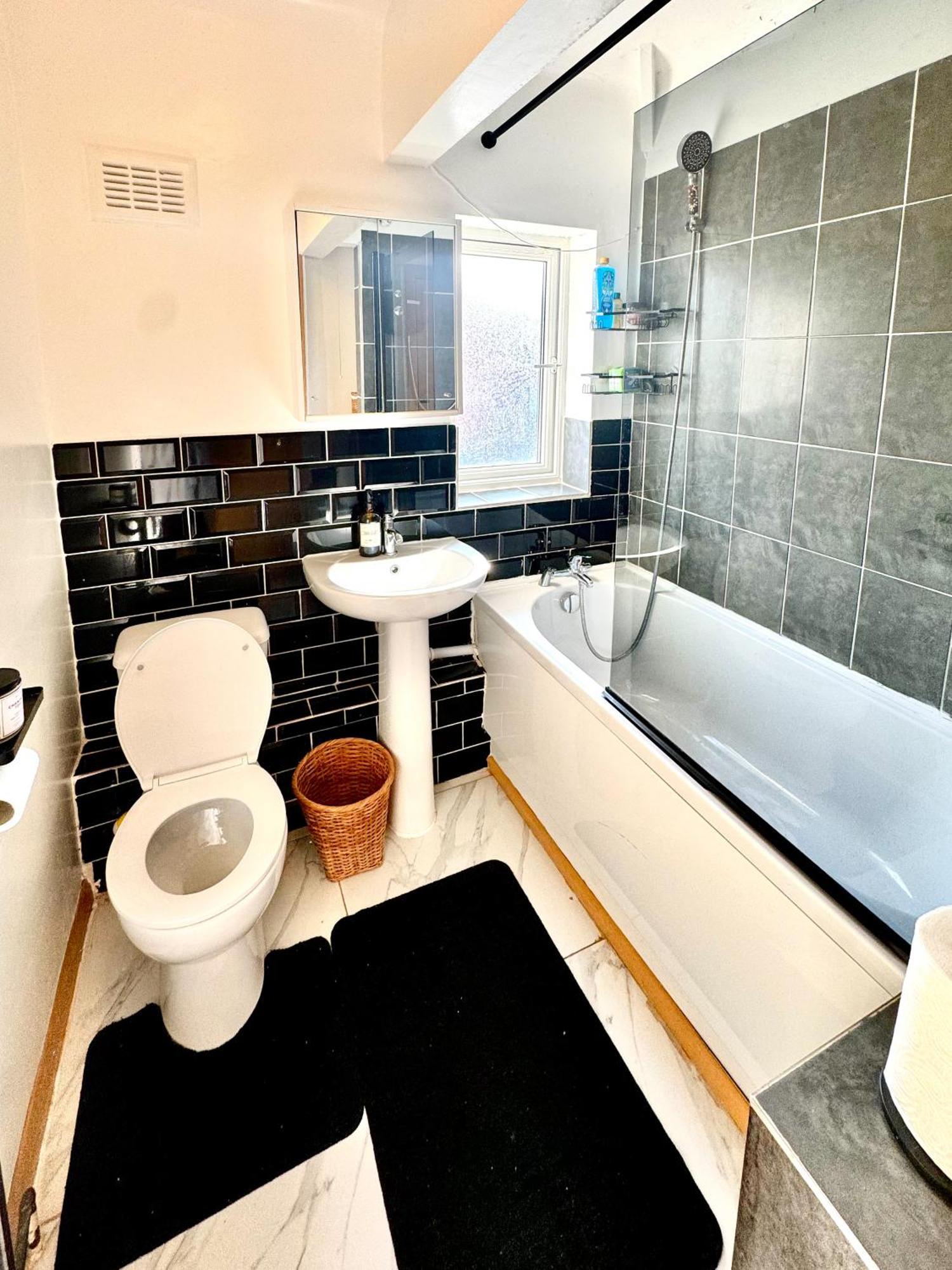 Appartamento Contractor Haven- 3Bdr Crew House, Free Parking, Fast Wifi & Private Garden Nottingham Esterno foto
