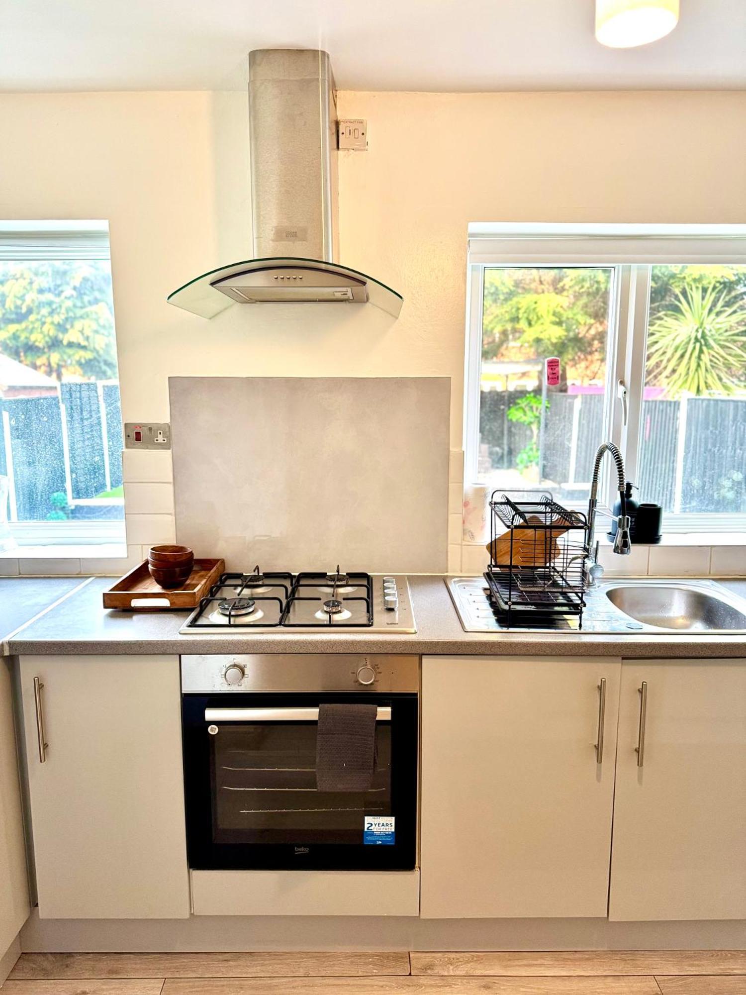 Appartamento Contractor Haven- 3Bdr Crew House, Free Parking, Fast Wifi & Private Garden Nottingham Esterno foto