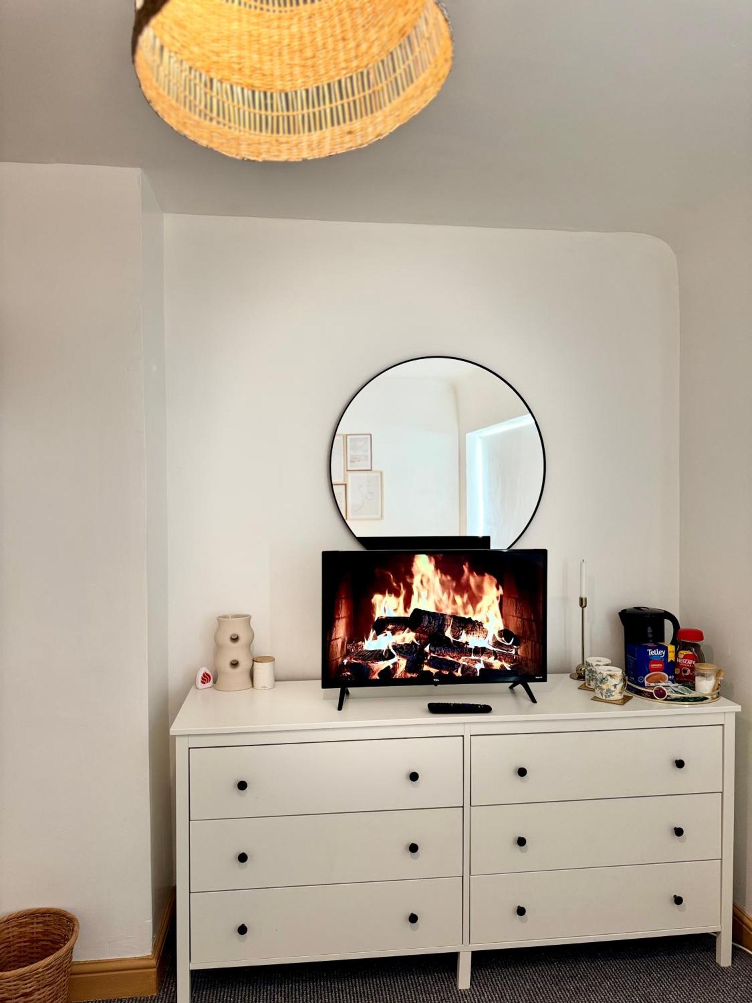 Appartamento Contractor Haven- 3Bdr Crew House, Free Parking, Fast Wifi & Private Garden Nottingham Esterno foto
