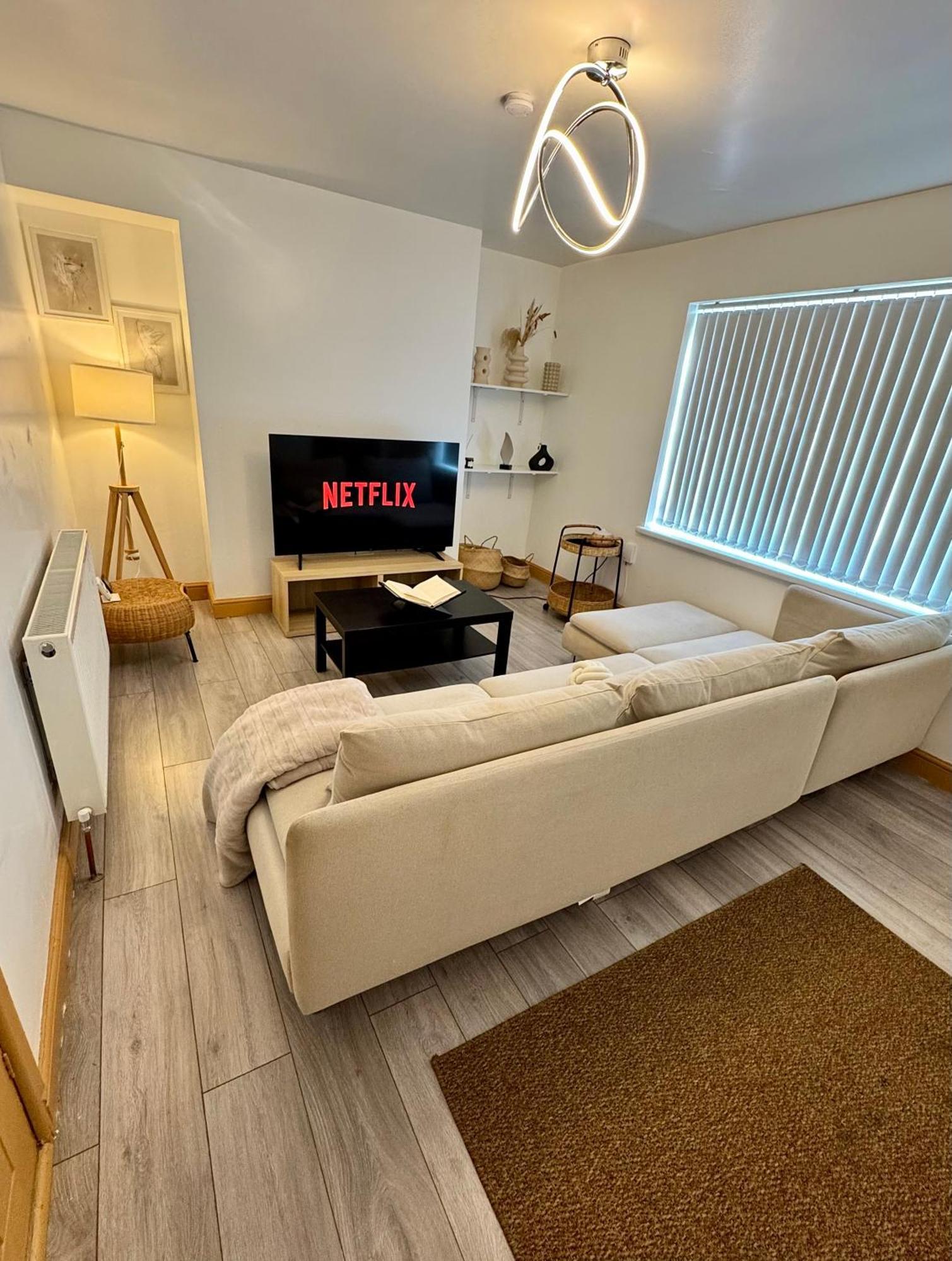 Appartamento Contractor Haven- 3Bdr Crew House, Free Parking, Fast Wifi & Private Garden Nottingham Esterno foto