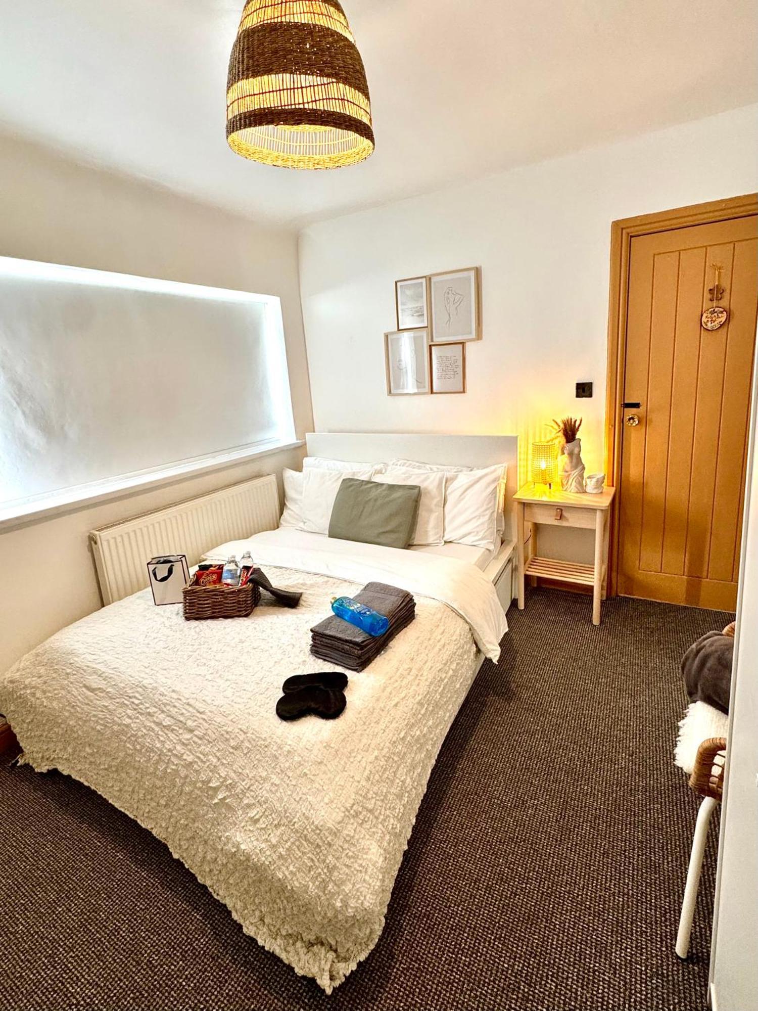Appartamento Contractor Haven- 3Bdr Crew House, Free Parking, Fast Wifi & Private Garden Nottingham Esterno foto